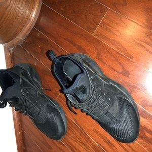 Black huarache ultra